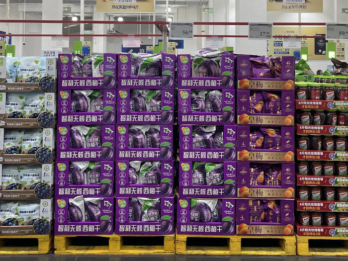 争议商品之一“溜溜梅西梅干” 时代财经摄