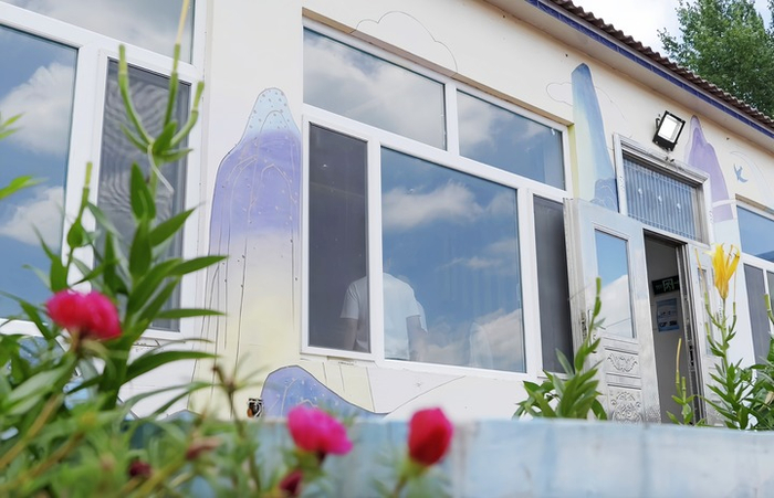 马鞍山村农民闲置的房屋被改造成民宿。新华社记者 张文嵘 摄