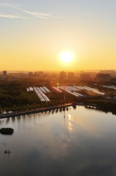 吉林梨树南河房车宿营地的落日余晖。（受访者供图）