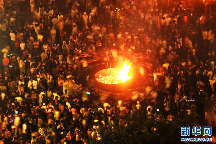 航拍石林火把节现场（7月18日摄）。新华网 赵普凡 摄