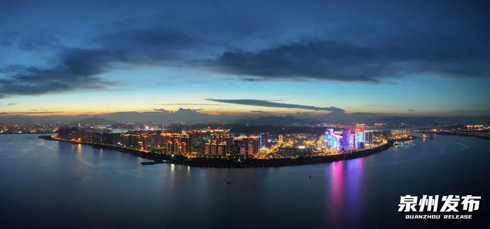 千灯古城，烟火泉州。（张九强 摄）