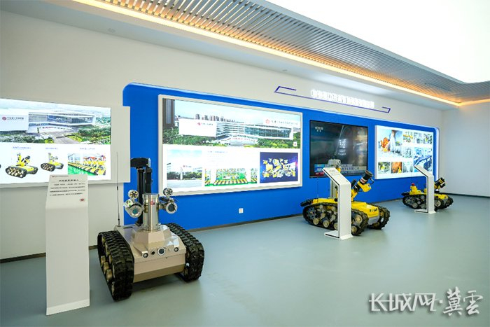 唐山机器人展示体验中心展示的机器人。刘梓涵 摄