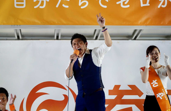 （神谷宗币进行选举拉票）