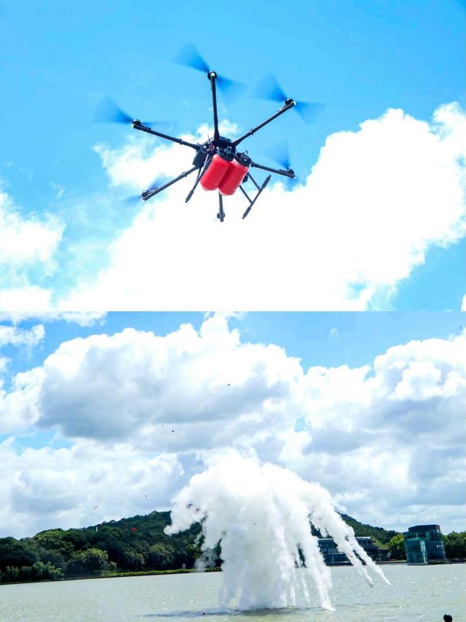 两枚灭火弹命中水面目标，激起巨大水浪。主办方 供图