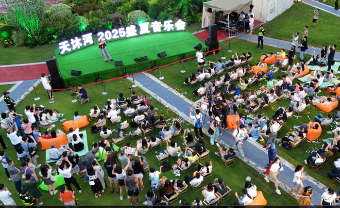 音乐会现场。曾遥/摄