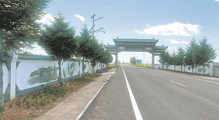     平整的农村公路。