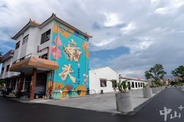 图为广东中山闲置罐头厂“艺术花园”。