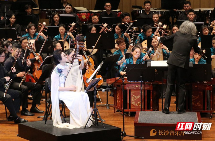 一场以民族管弦为舟的壮阔回溯在湘江之畔回响。