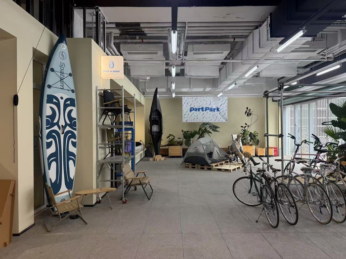 局部公园户外产品区。叶宇摄