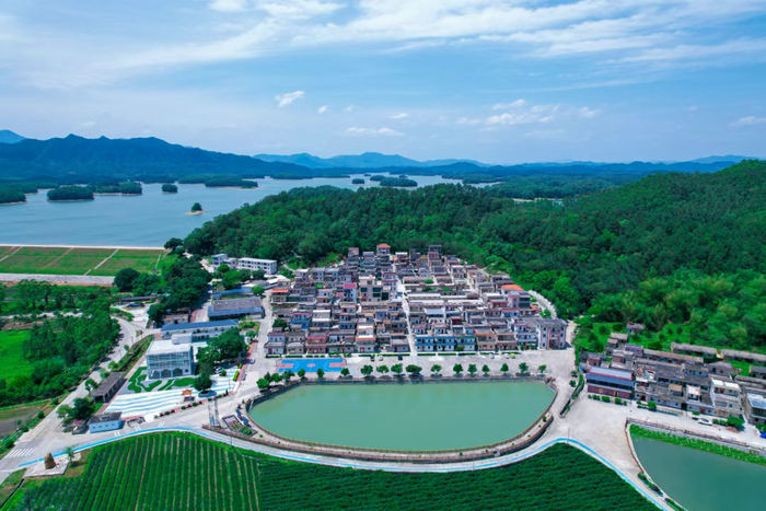 △“十四五”规划期间，江门投入各项移民资金3.29亿元，建成开平市马冈镇六圩村等水库移民美丽家园特色村。
