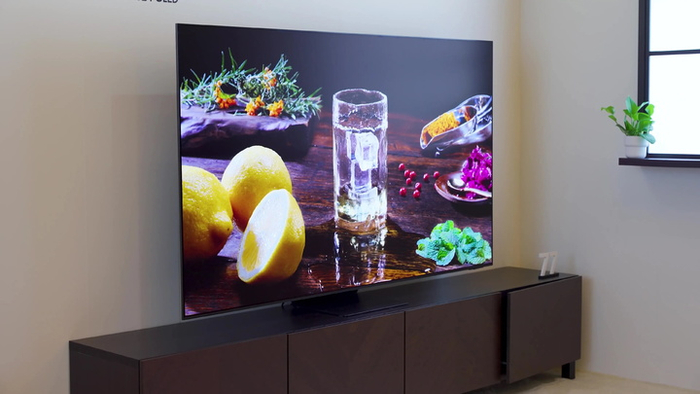 三星 S95D 电视使用的抗眩光工艺｜Digital Trends