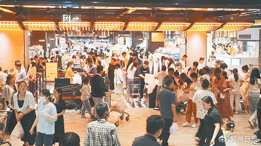 许昌胖东来天使城 郑州日报记者 李新华 摄