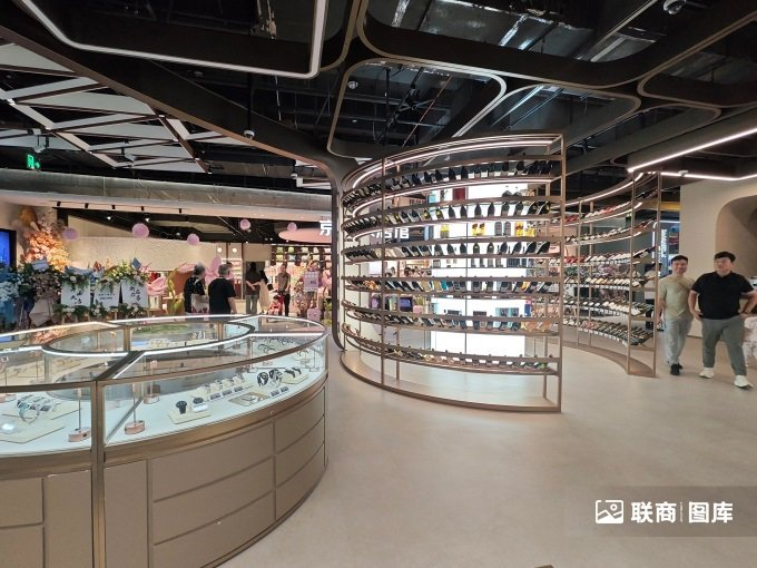 ▲京东MALL北京双井店