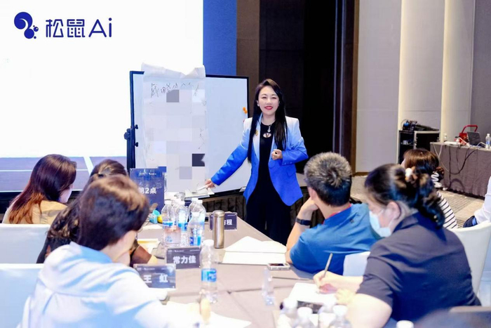图为：松鼠Ai智能老师常务副总徐艺涵