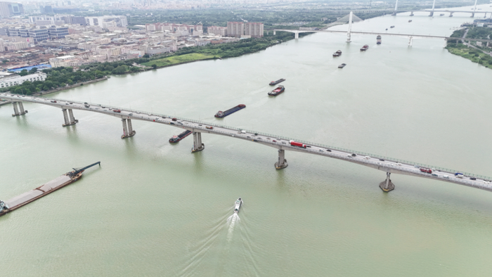 △昨日，台风远离，1300多艘船舶全部有序复航。江门日报记者 郭永乐 摄