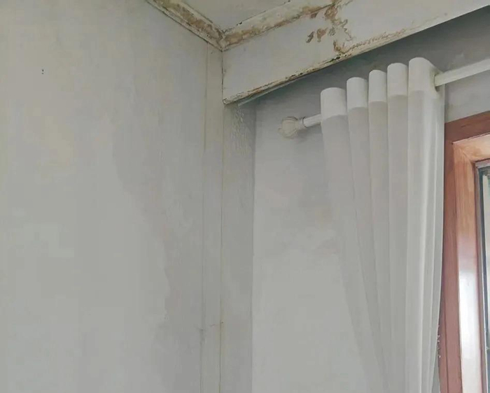 墙体漏水明显