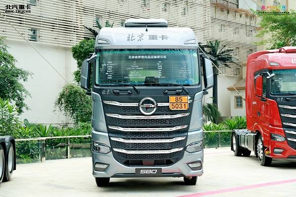 　　【追梦580燃气重卡】