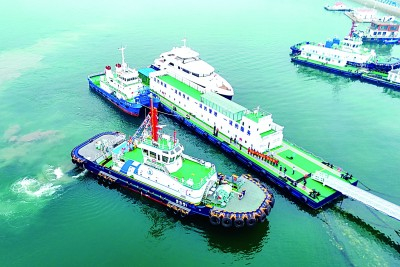 全国首艘氢电拖轮在青岛港正式投用。张进刚摄/光明图片