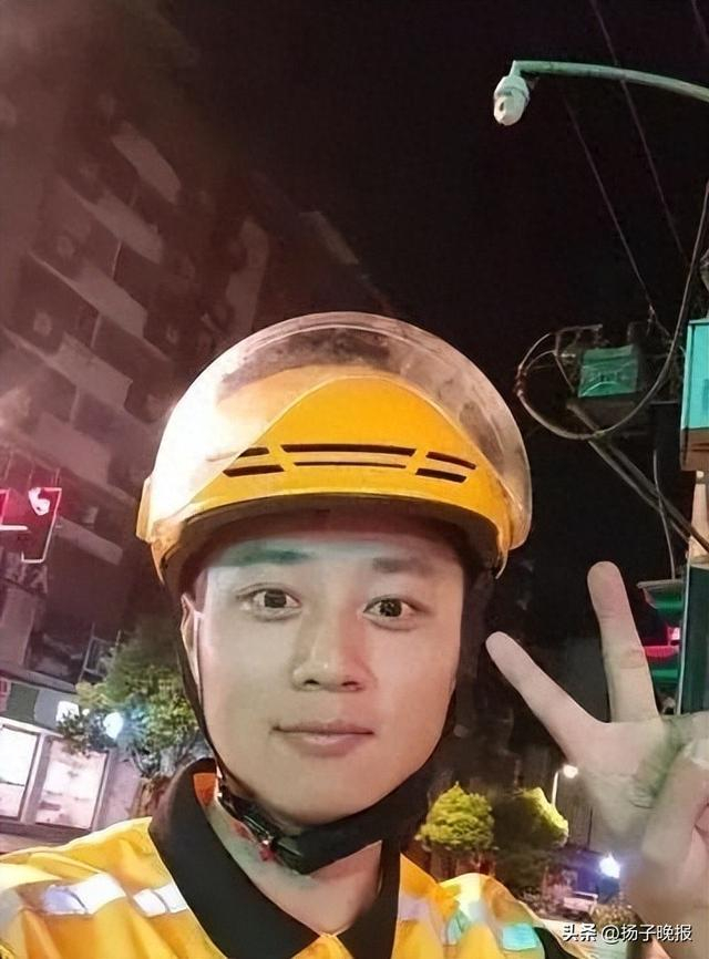 ▲孙先生利用业余时间送外卖（图片来源：封面新闻）