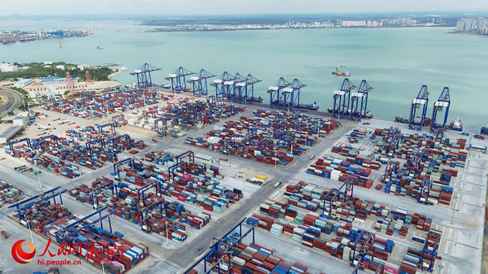洋浦国际集装箱枢纽港。人民网记者 符武平摄