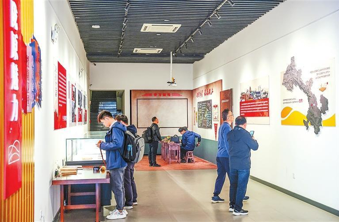     “传承历史文化 展现陇原魅力——同甘与共‘陇原记忆’档案文献展”在兰州市博物馆举办（资料图）。  新甘肃·甘肃日报记者 冯乐凯