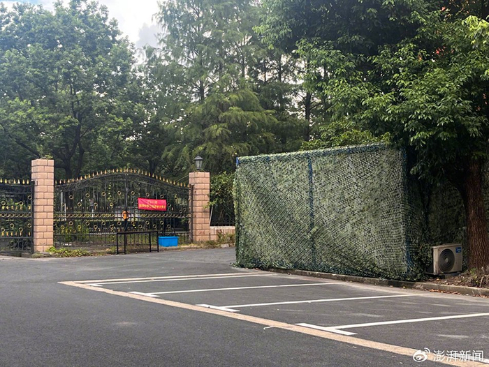 上海交大东一门外卖中转站。澎湃新闻记者 蔡季 资料图