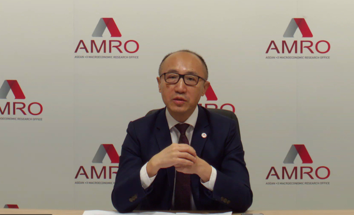 （AMRO首席经济学家Dong He，图片源自：AMRO）