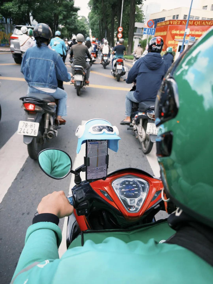 胡志明摩的
