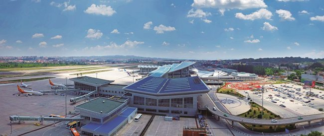 　　兰州中川国际机场跻身“千万级”大型机场行列。姚进/摄