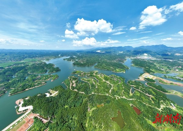 斜陂堰水库是衡阳县第一大水库，库区生态环境优良，是国家级水利风景区。王珂 摄