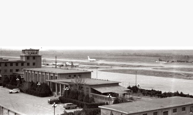 　　70年代的兰州中川机场航站区。张胜平/摄
