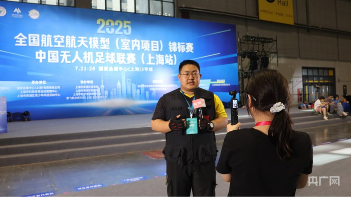 参赛运动员接受采访（央广网见习记者  何智康  摄）