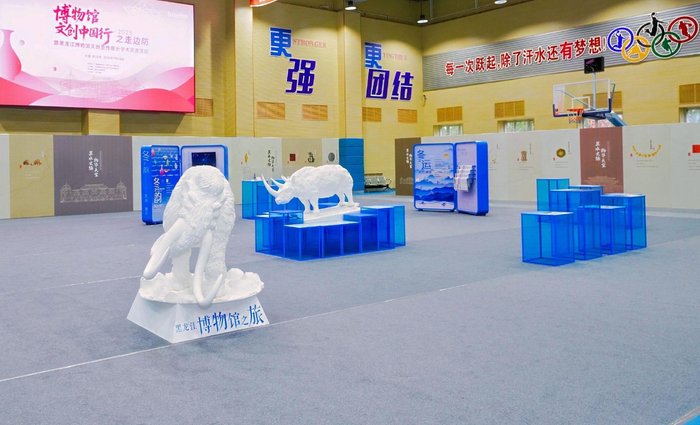 “文物旅行箱创意巡展”让官兵在军营就能近距离感受文物的魅力