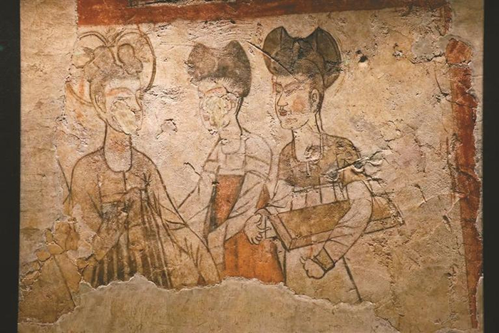 新城长公主墓壁画《宫女图》（局部）