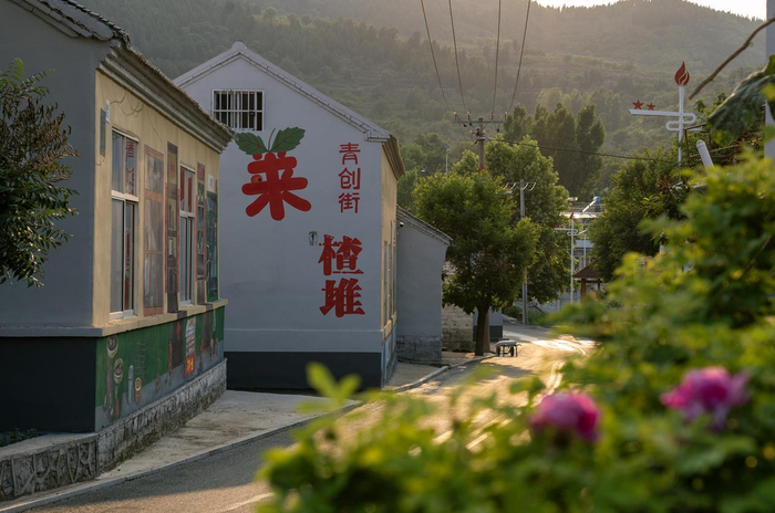 庞家庄村“山楂之恋”青创街。庞家庄村村委办公室供图