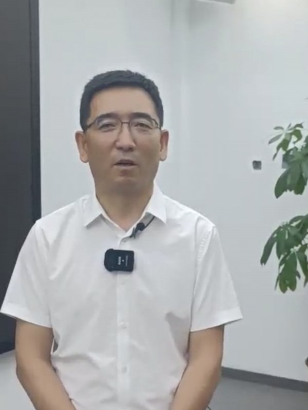 吉林省文旅厅副厅长金振林介绍上半年吉林文旅情况 王涛摄