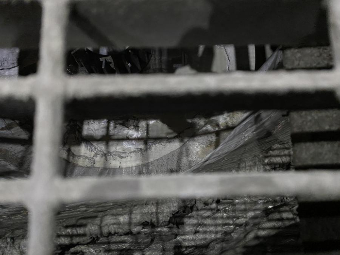 涉事选矿厂在一清空的浮选槽注入清水，模拟事发时工作状态。澎湃新闻记者 陈灿杰 摄