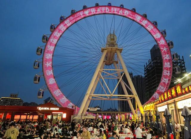 静安大悦城“夜食天台” 图片来源：上海静安