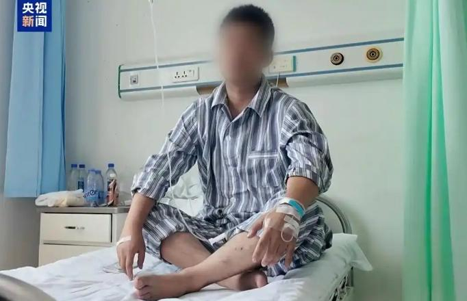 　　▲被救出的老师 图据央视新闻