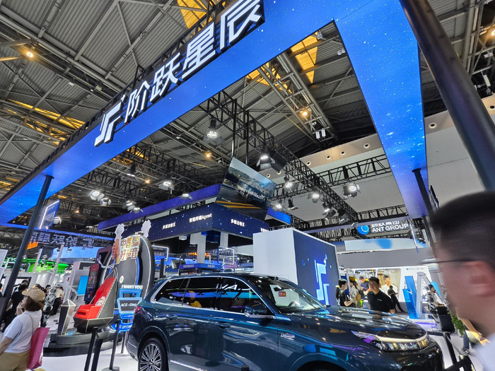 图说：WAIC 2025阶跃星辰展台（周悦|摄）