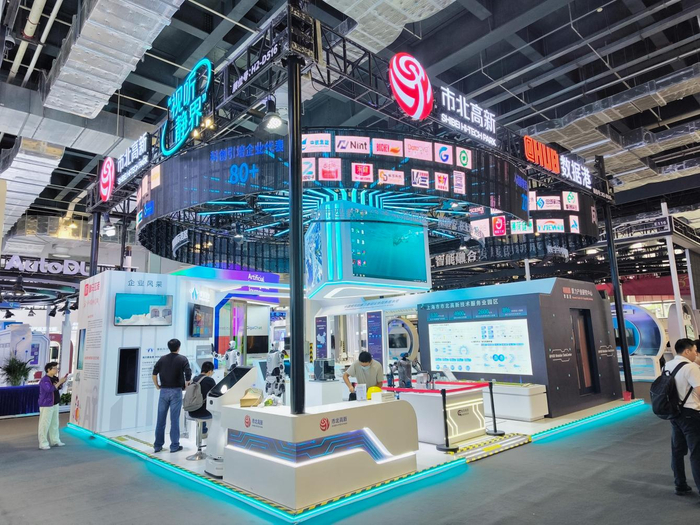图为2025世界人工智能大会上市北高新展台
