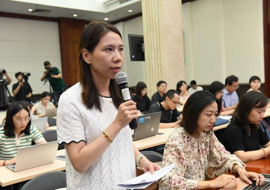 新华社记者