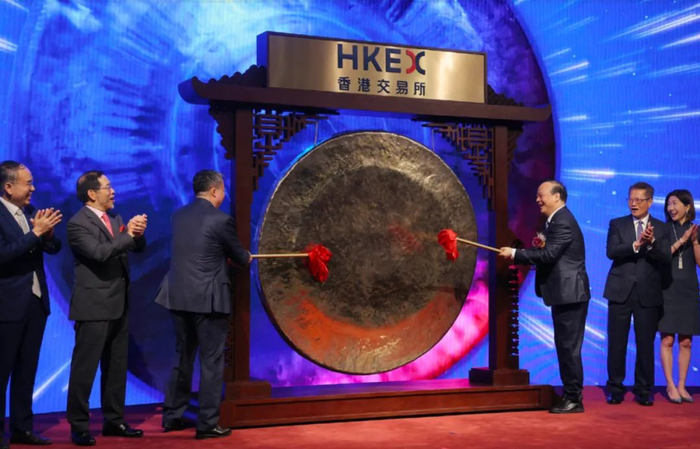 2025年5月20日，宁德时代成功在香港联合