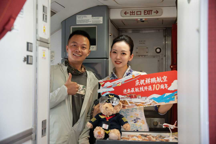 主题航班。浦霁伟摄