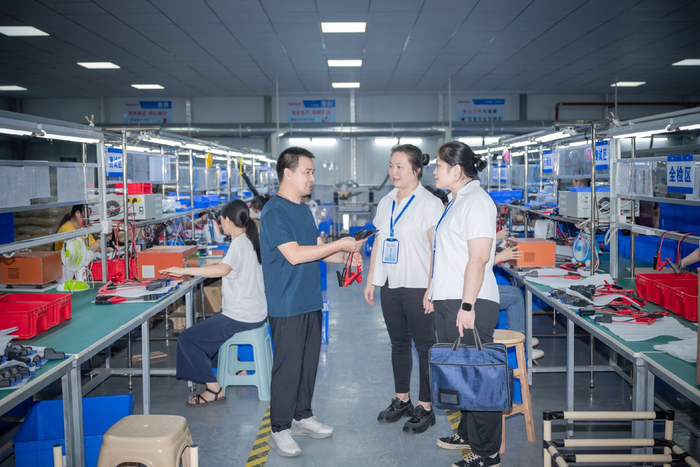 镜头丨护航美丽乡村建设