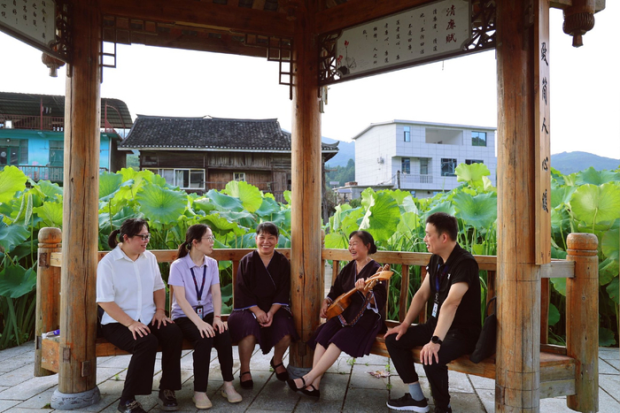 镜头丨护航美丽乡村建设