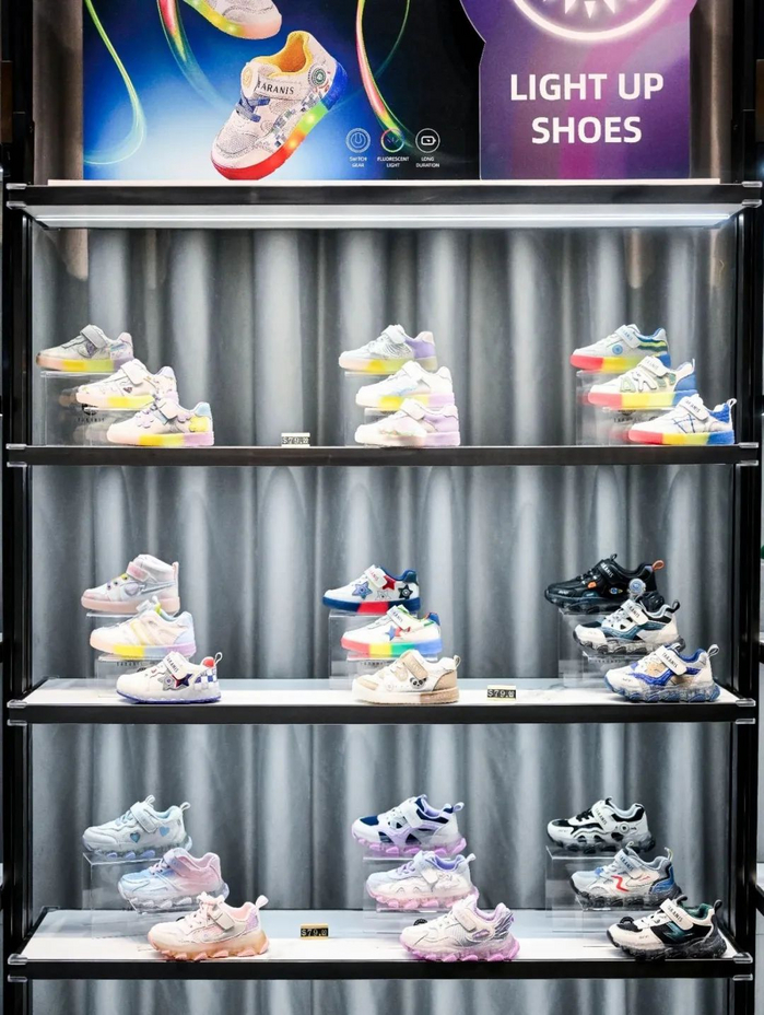 泰兰尼斯海外门店货架