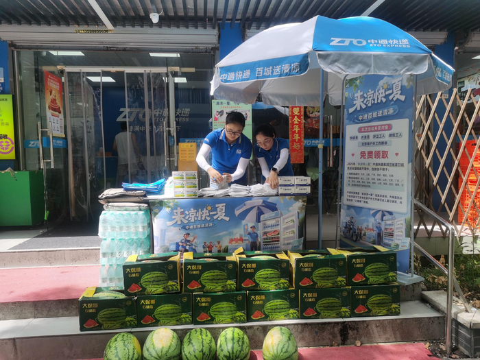 图:“来凉快一夏”百城送清凉站点代表