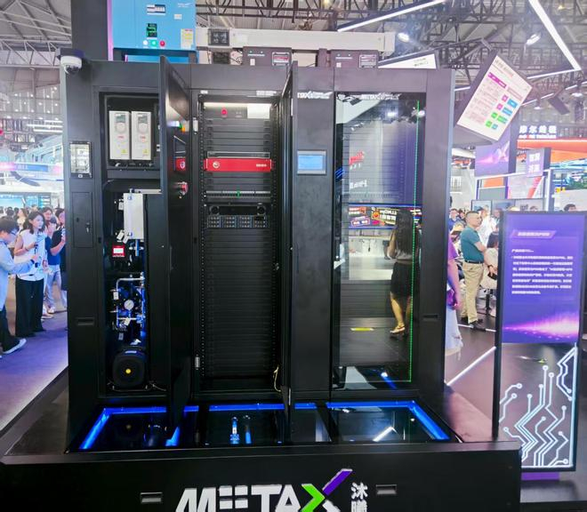  沐曦耀龙S8000G2超节点；图源：界面新闻记者拍摄 