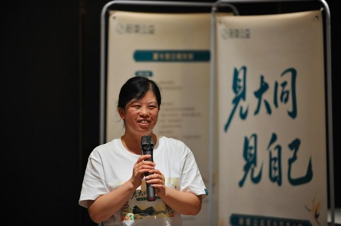 图注：晓丹，2022年新氧美丽计划受助者家属，2025年成为新氧公益志愿者